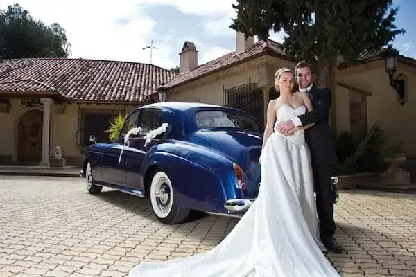 Interior de un Rolls Royce azul para bodas y eventos en Valencia