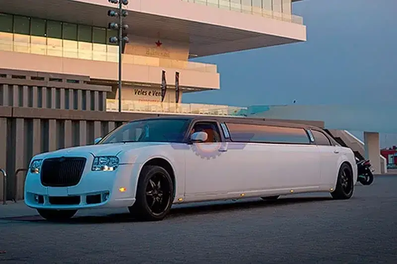 Limusina Chrysler blanca de 8 plazas para bodas y eventos
