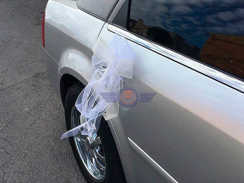 Limusina Chrysler plateada para boda