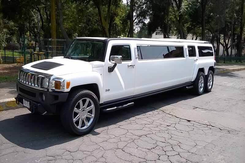 Limusina Hummer blanca