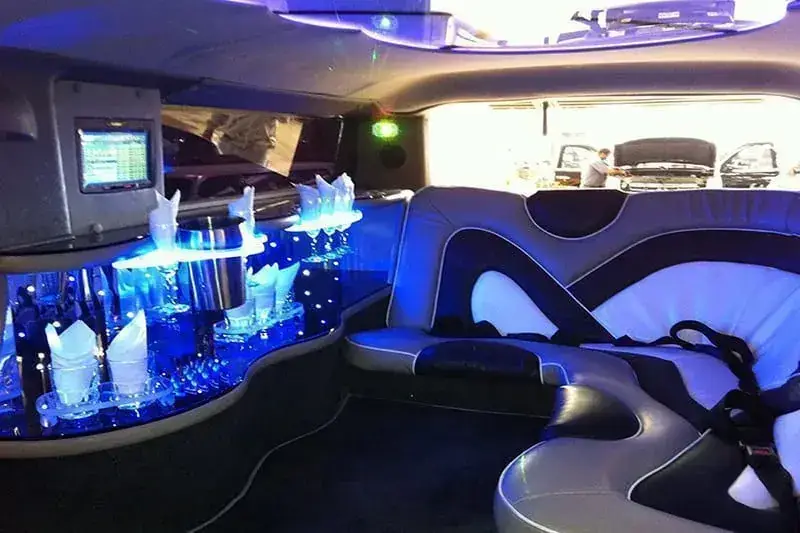 Limusina Hummer para bodas Alquiler de limusina Hummer para bodas en Valencia y Castellón