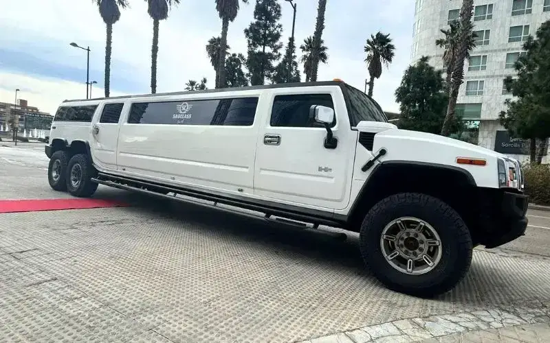 Limusina Hummer para eventos en Valencia Limusina Hummer disponible en Valencia para celebraciones exclusivas