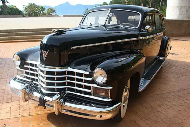 Cadillac DeVille Sedán negro para bodas en Castellón