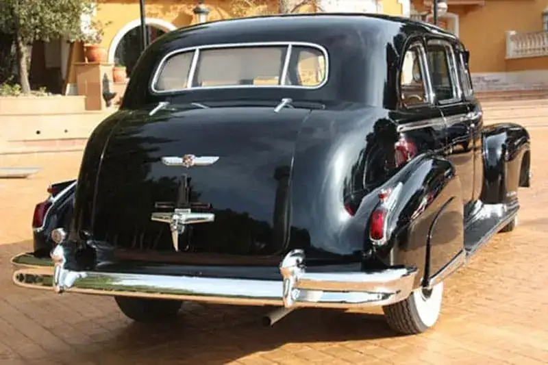 Cadillac DeVille Sedán negro para bodas exclusivas
