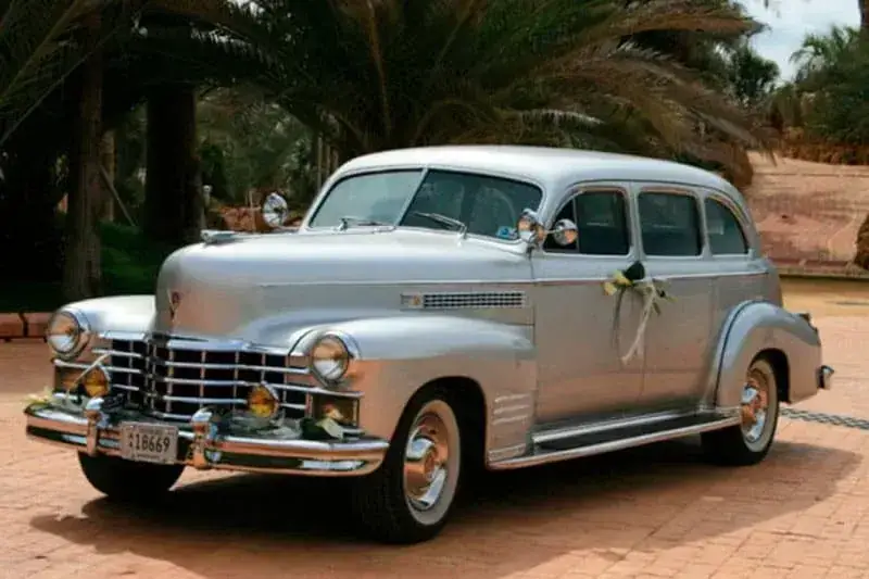 Cadillac DeVille plata para eventos en Castellón