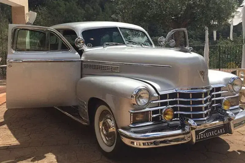 Alquiler de Cadillac DeVille plata para bodas y eventos