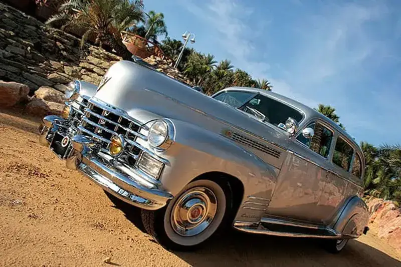 Cadillac DeVille plata para eventos exclusivos en Valencia