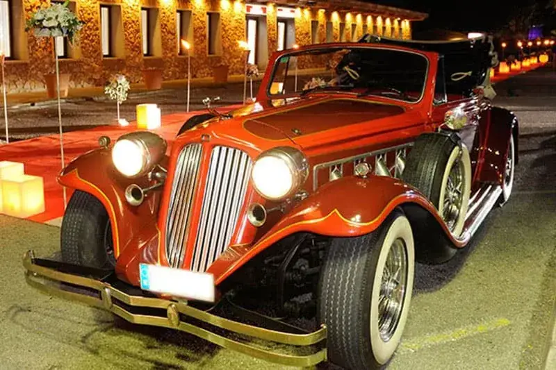 Duesenberg exclusivo rojo para bodas