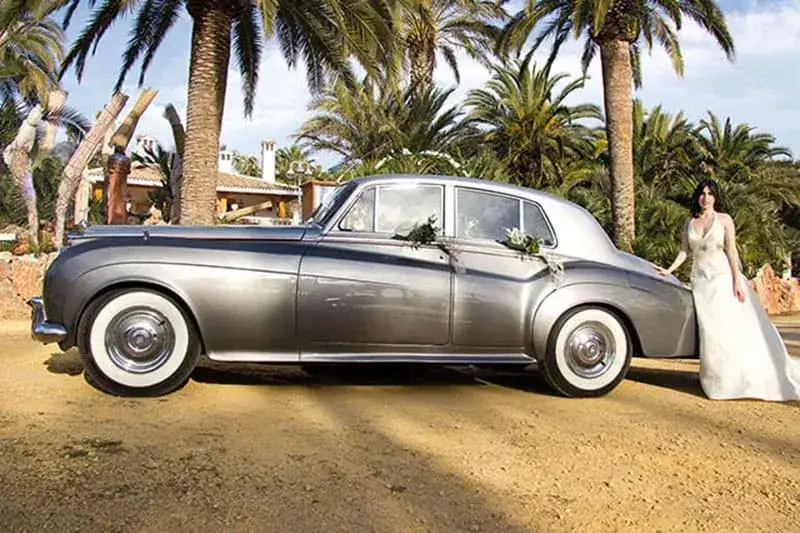 Vista lateral del Rolls Royce Silver Cloud Plata 1957
