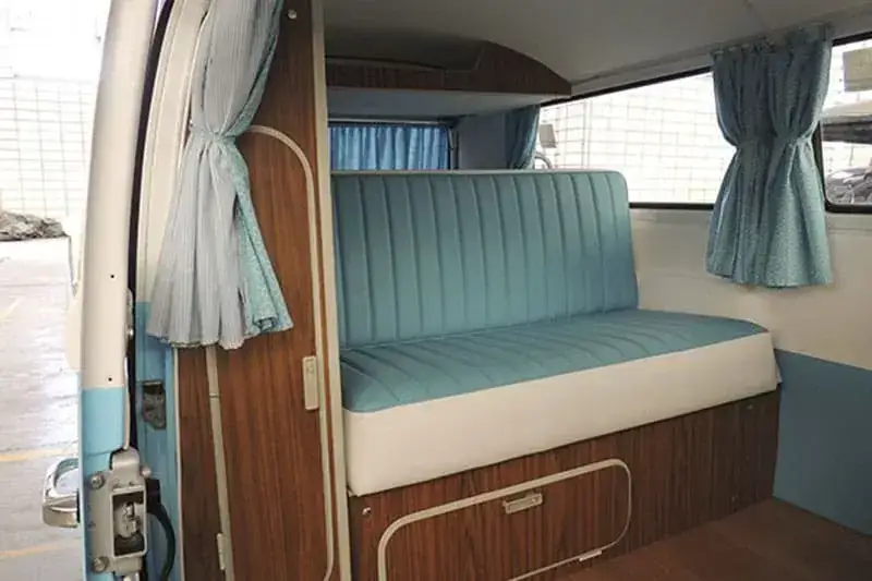 Volkswagen T2 azul y blanca para bodas