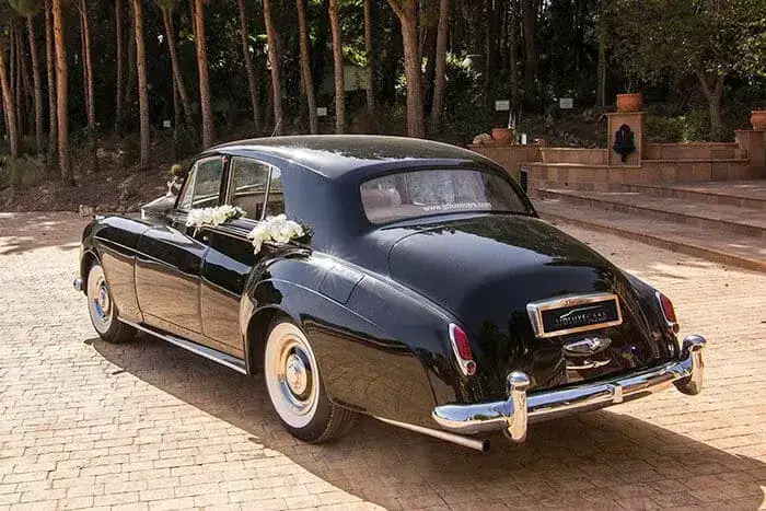 Exterior del Rolls Royce negro Silver Cloud 1961 para bodas y eventos en Valencia