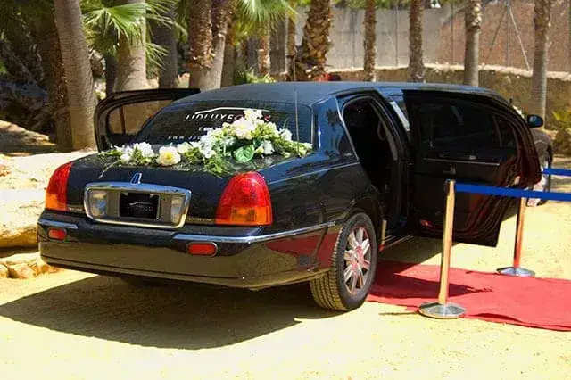 Limusina Lincoln negra para bodas y eventos
