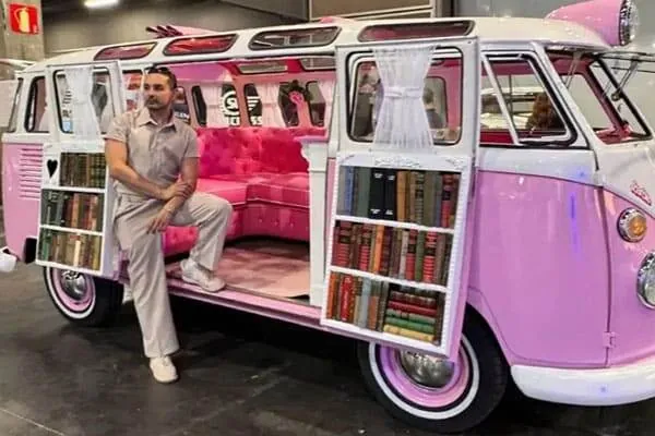 Limusina Rosa 5 plazas para bodas y eventos en Valencia