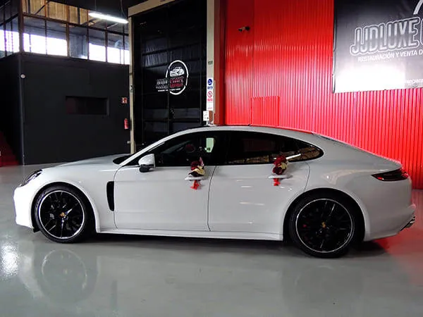 Porsche Panamera blanco del año 2017 para bodas y eventos en Valencia