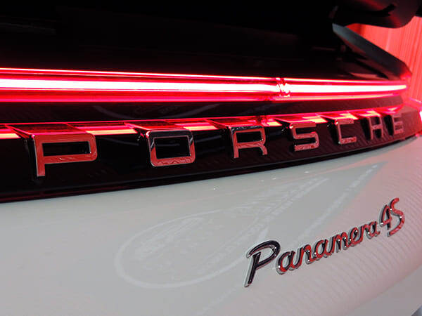 Alquiler de Porsche Panamera blanco para bodas