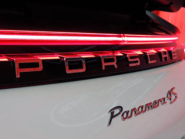 Alquiler de Porsche Panamera blanco para bodas