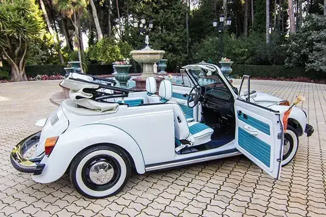 Volkswagen Beetle descapotable rojo para celebraciones en Valencia