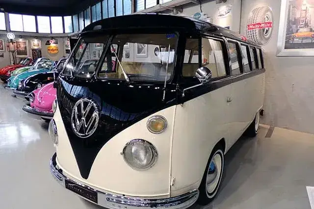 Limusina Volkswagen Rosa T1 y T2, ideal para bodas y eventos